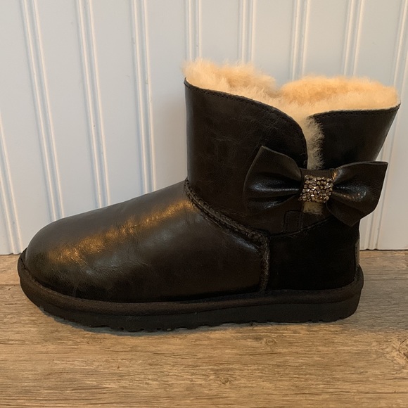 UGG Australia Mini Bailey Bow
Crystal Diamond Boot - Picture 5 of 9